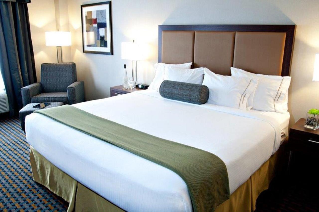 Holiday Inn Express Pembroke By Ihg Exterior foto