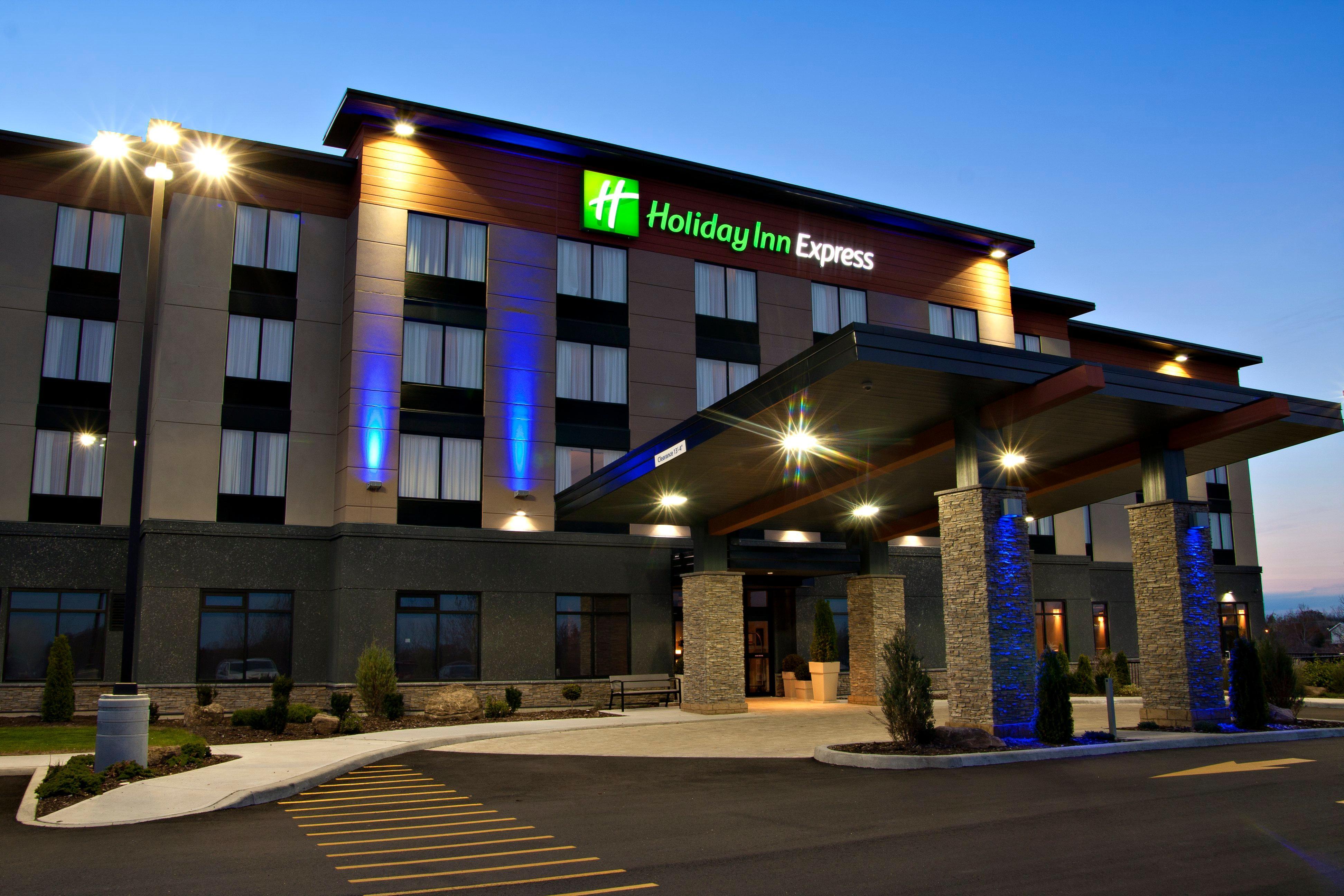 Holiday Inn Express Pembroke By Ihg Exterior foto